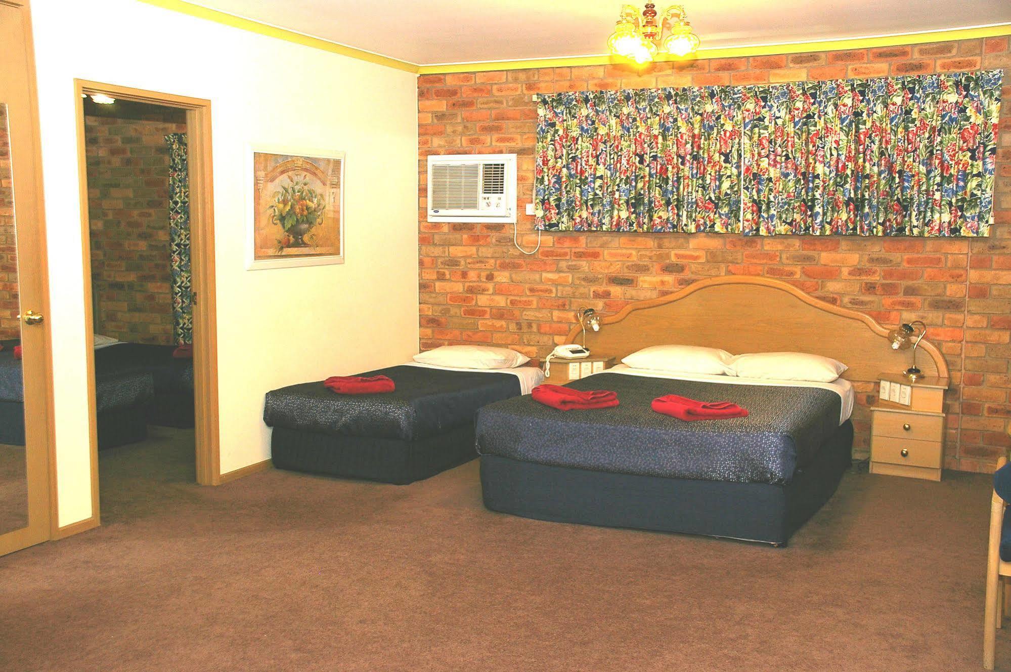 Pines Country Club Motor Inn Shepparton Dış mekan fotoğraf