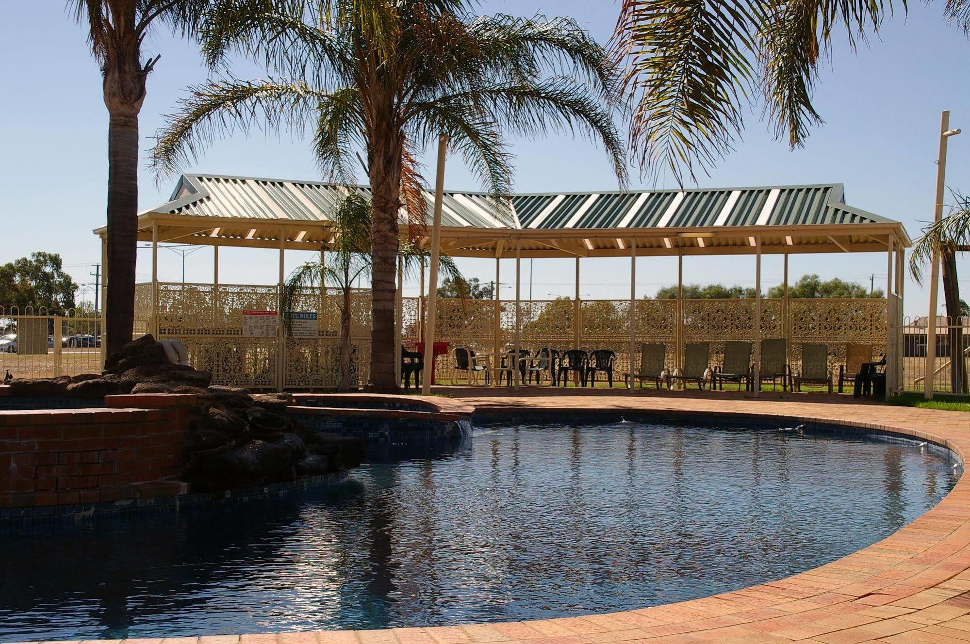 Pines Country Club Motor Inn Shepparton Dış mekan fotoğraf